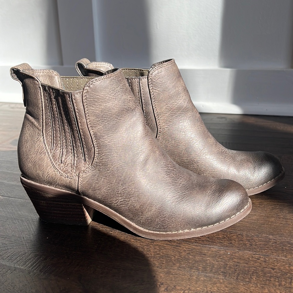 Low cut boots